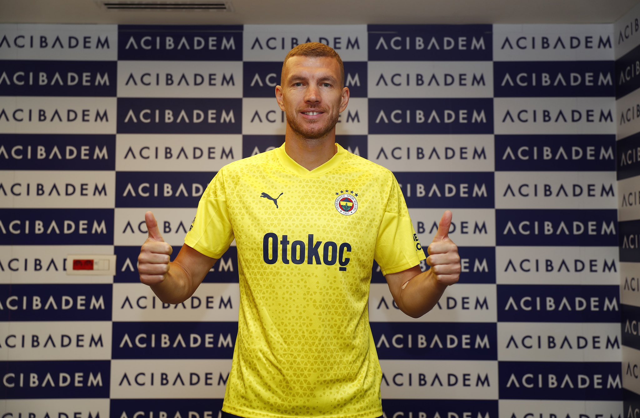 C’est officiel, Edin Džeko signe à Fenerbahçe !