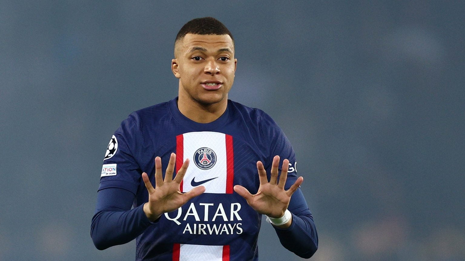 Une recrue du PSG prête déjà allégeance à Mbappé : « Il est le plus fort »