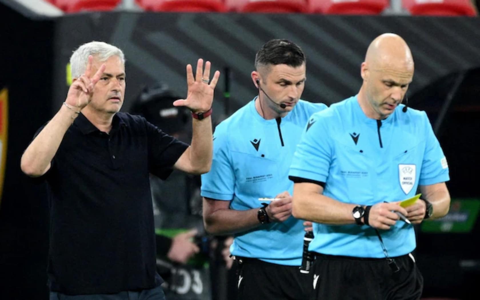 Mourinho risque l’interdiction de l’UEFA après la défaite de la Roma contre Séville