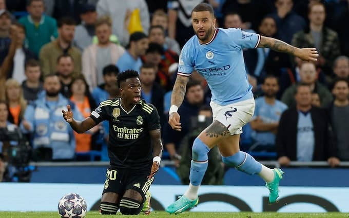 Walker sur le banc, les fans jugent le choix de Guardiola : « Il était juste en mission pour Vinicius »