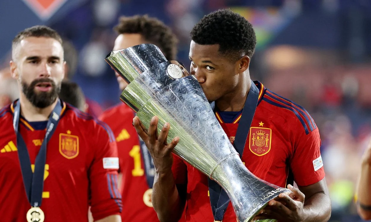 ansu fati celebra el titulo de nations league