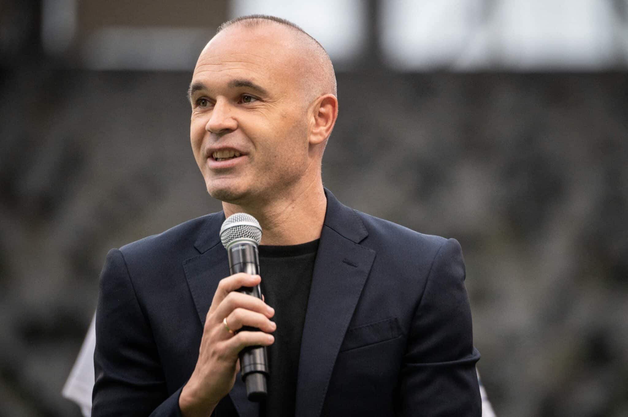 Andrés Iniesta se déchaîne et humilie CR7 et Messi
