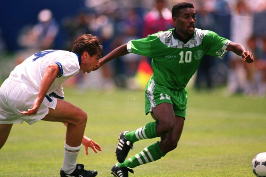 Jay-Jay Okocha est un footballeur africain qui a laissé sa marque dans l'histoire du sport