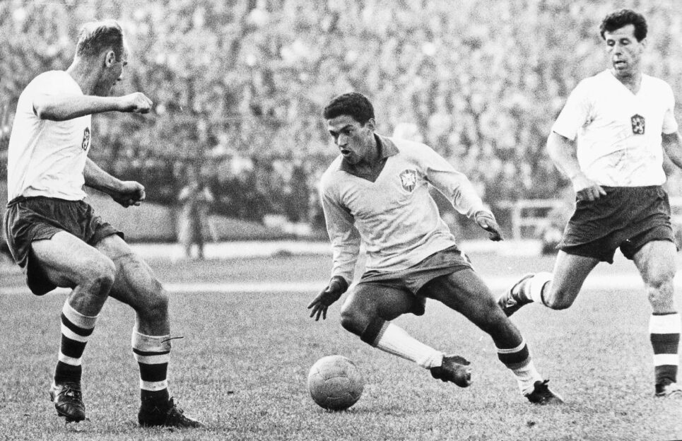 Garrincha est largement considéré comme étant le plus grand spécialiste du dribble dans l'histoire du football