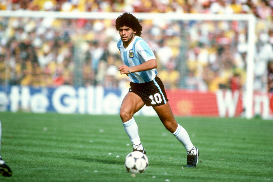 Diego Armando Maradona est inclus dans le top 3 des plus grands joueurs de Football ayant un excellent dribble