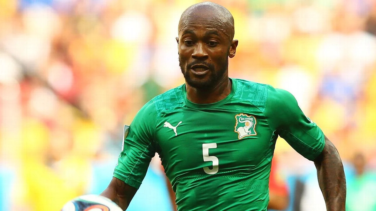 Il est le footballeur ivoirien ayant le plus grand nombre de sélections avec l'équipe nationale