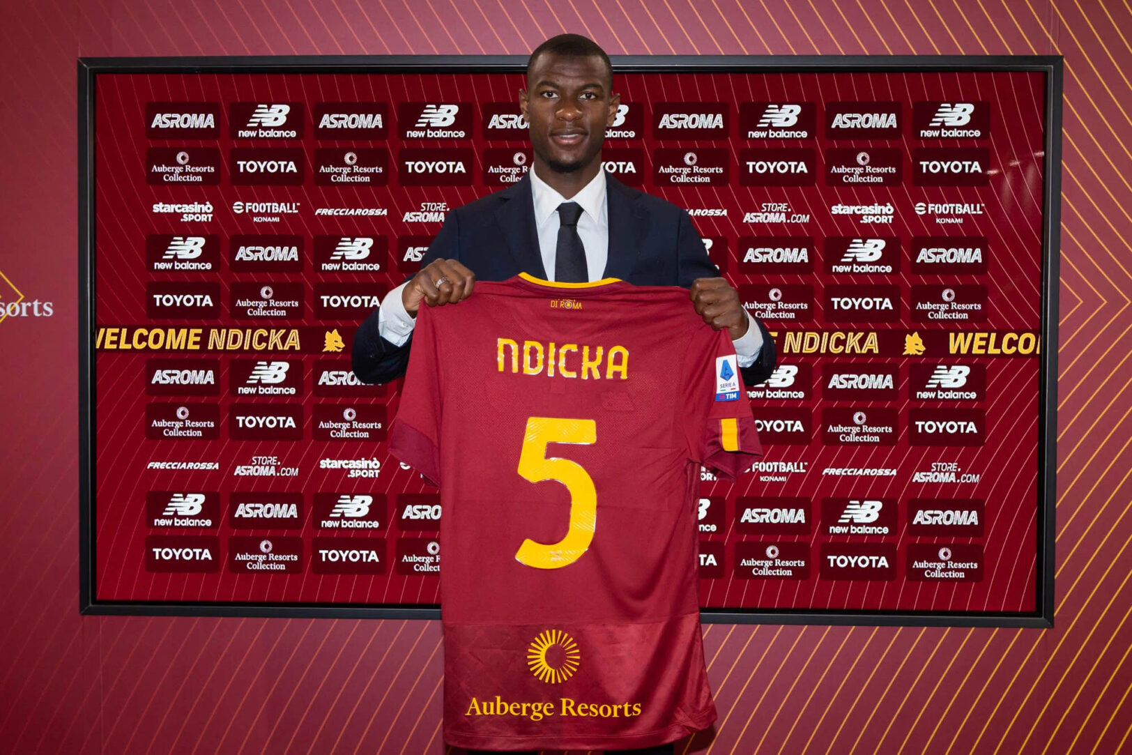 Evan Ndicka signe un conrat de Cinq ans avec l'AS Roma