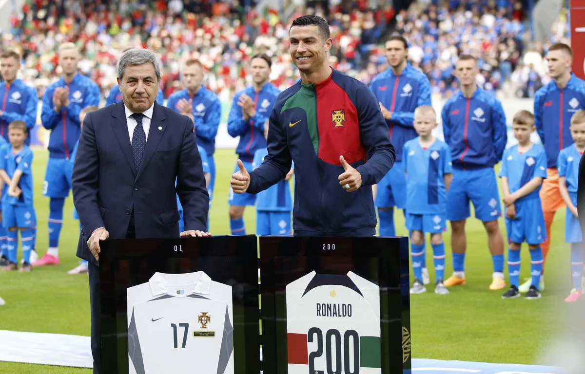 Le footballeur portugais de 38 ans retrouve la première place du classement Forbes