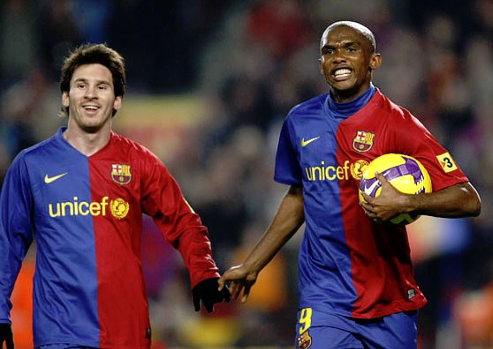 imagen de leo messi i y samuel eto o d durante uno de sus partidos con el fc barcelona efe archivo