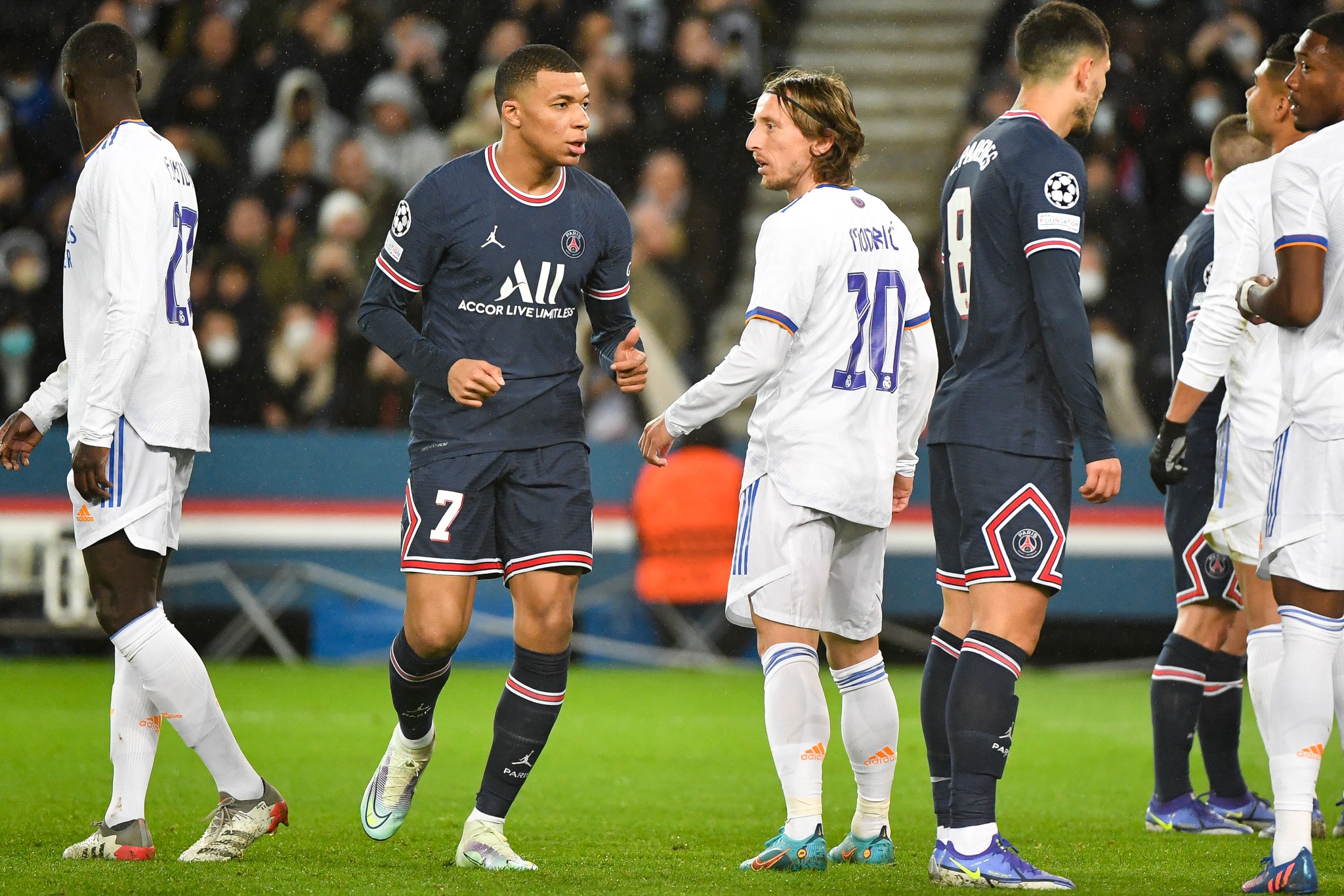 Le gros tacle de Luka Modric à Kylian Mbappé