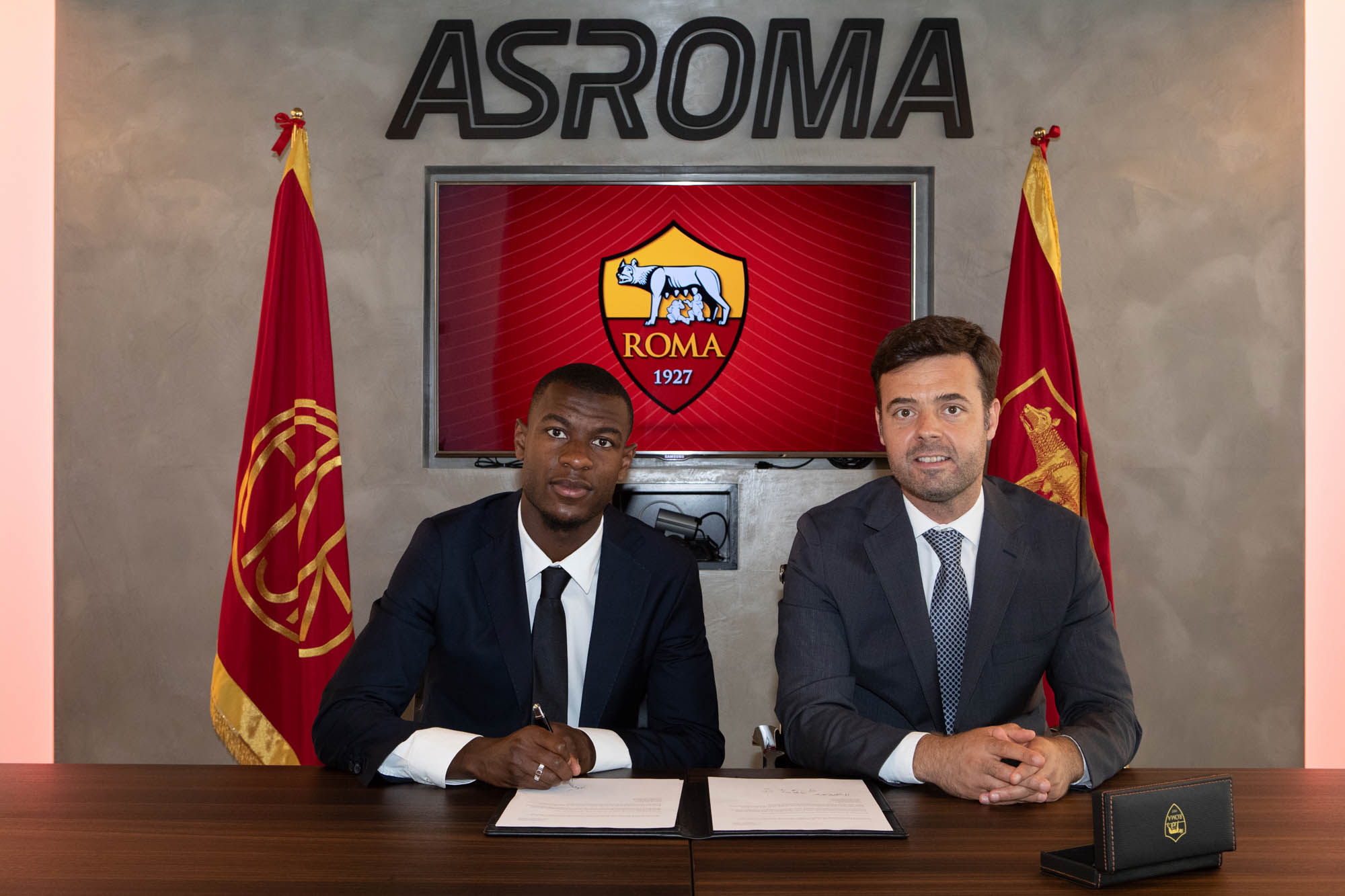 Officiel : Evan NDicka signe un contrat de cinq ans avec l’AS Roma