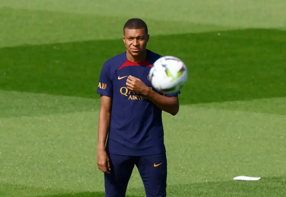 Ecarté de la tournée, la réponse classe de Kylian Mbappé au PSG !