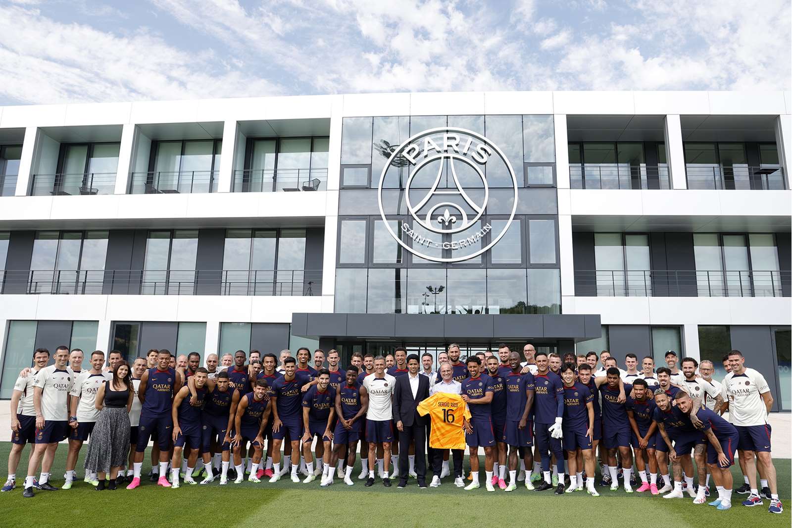 Avec Neymar et Mbappé, le PSG trouve une porte de sortie à plus de 10 joueurs