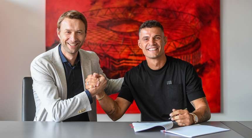 OFFICIEL : Granit Xhaka rejoint le Bayer Leverkusen en Bundesliga !