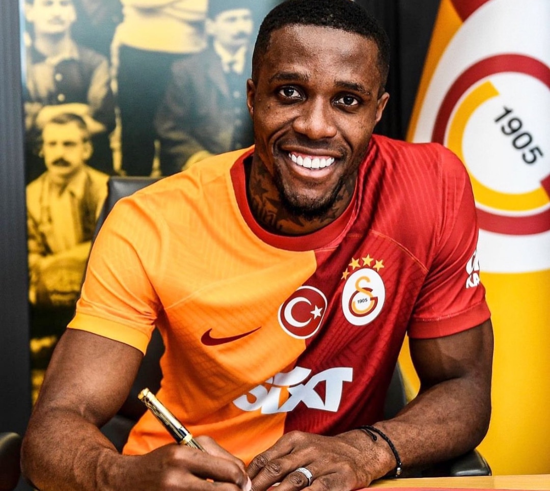 OFFICIEL : Feu vert de Drogba, Wilfried Zaha file à Galatasaray !