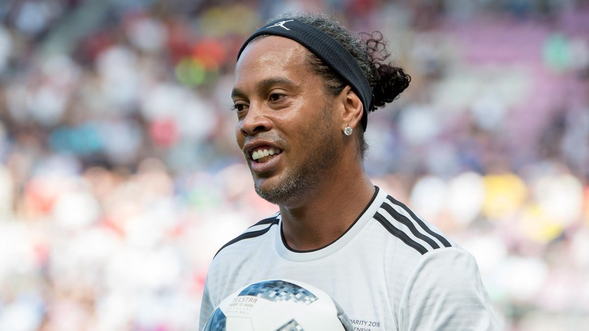 « Un entraîneur avec lequel j’aurais aimé jouer et travailler est… », Ronaldinho zappe Xavi et Guardiola
