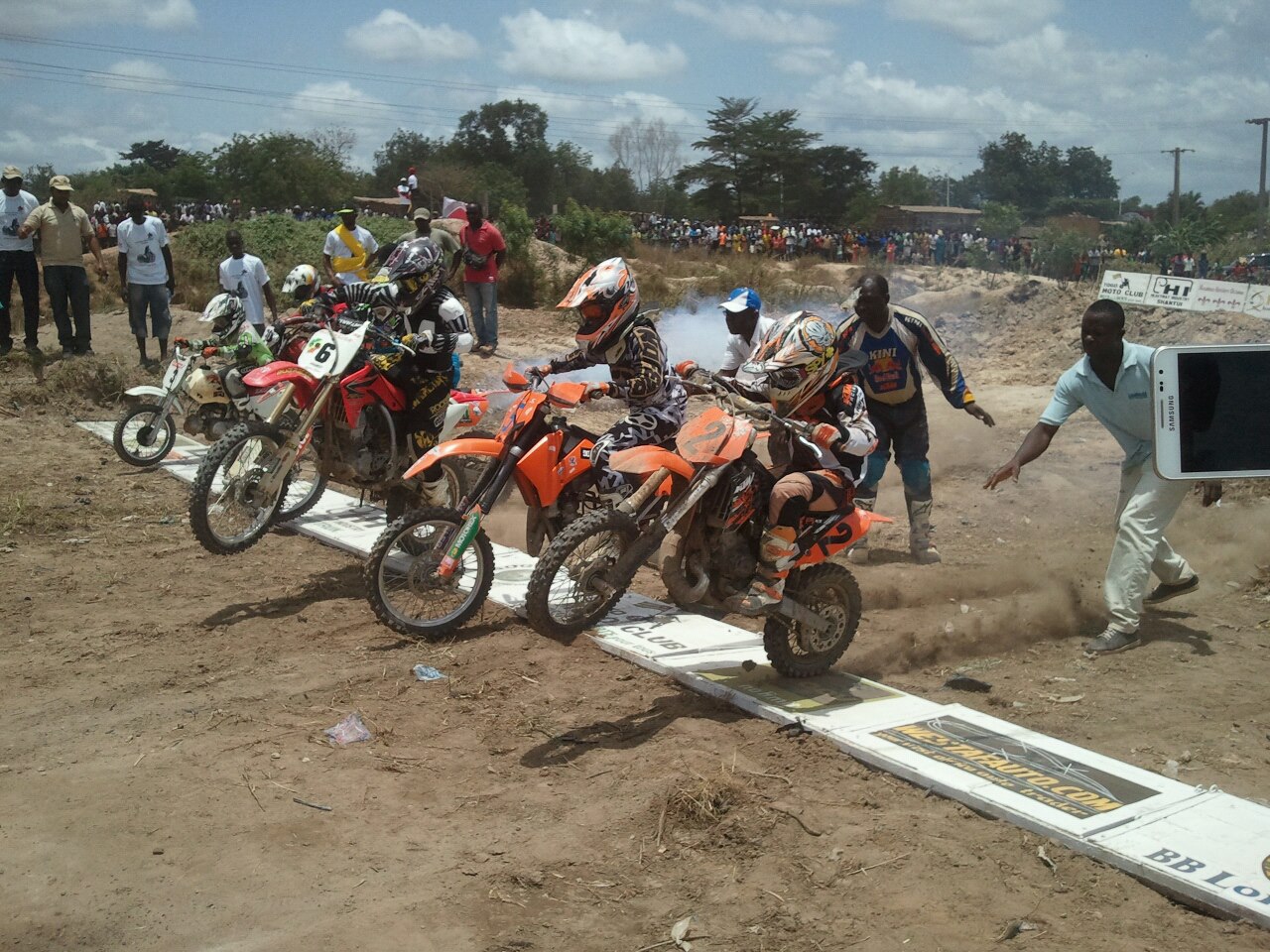 Sans le foot, et le basket, le Top 10 des sports sous-développés en Afrique ! 11 motocross