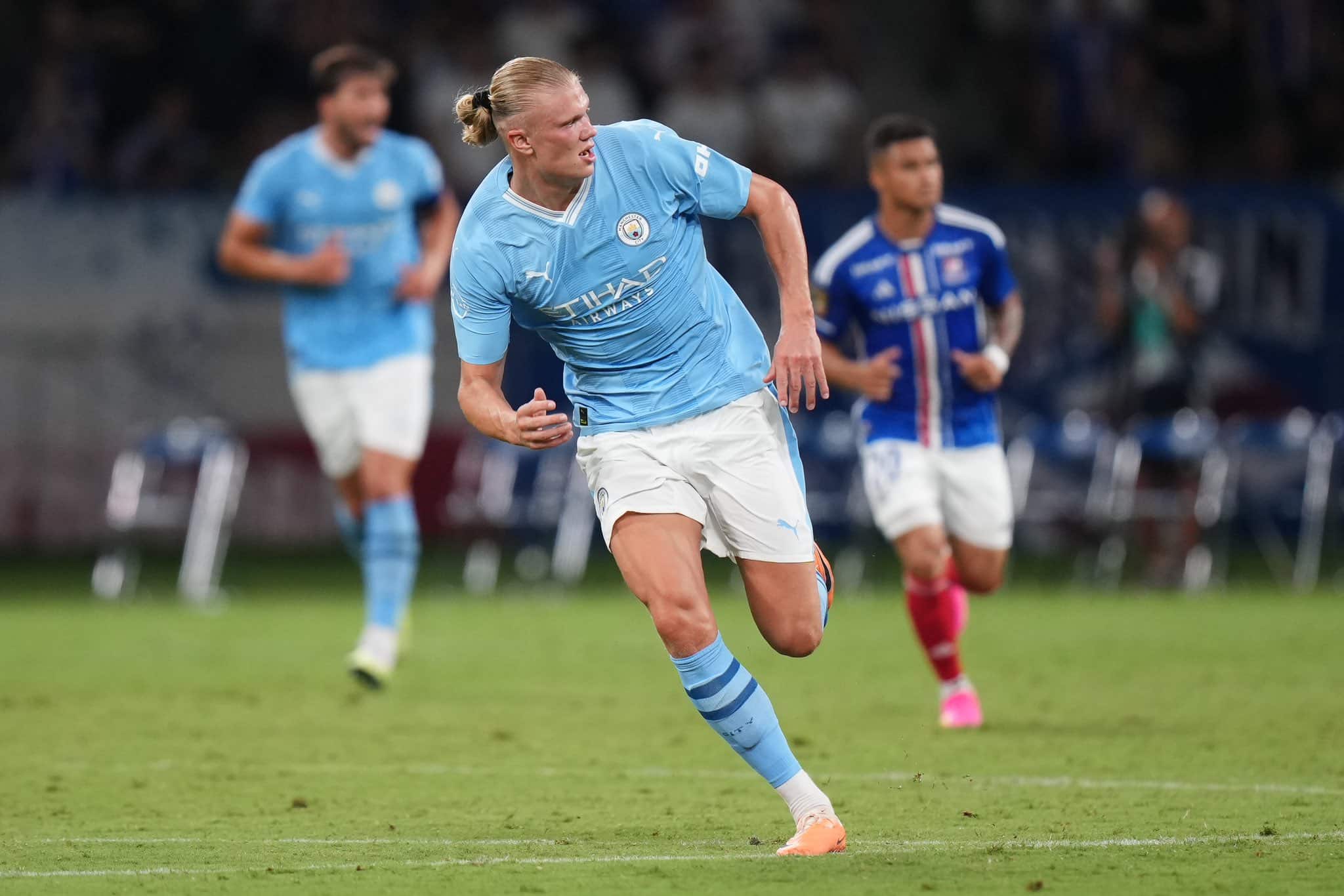 Homme du match contre Yokohama, Haaland reçoit directement un gros chèque sur la pelouse !