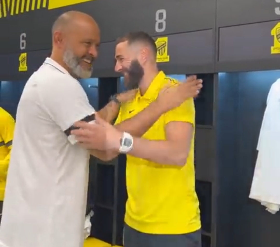 Al-Ittihad : Benzema, Kanté, Jota, une première chaleureuse dans le vestiaire avec le coach Santo (Vidéo)