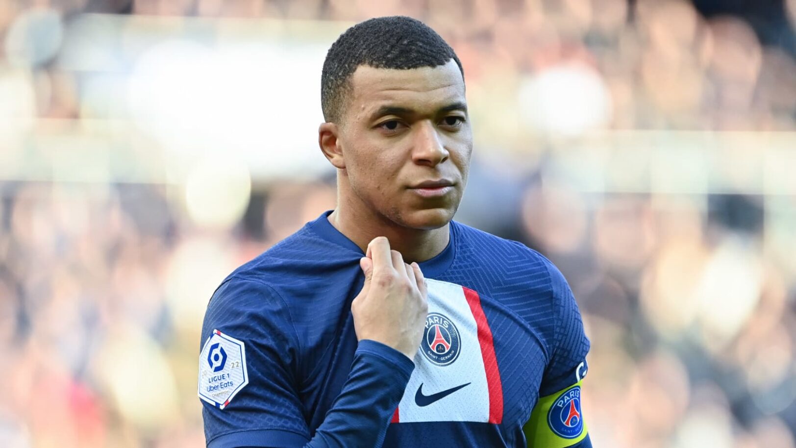 Kylian Mbappé PSG capitaine
