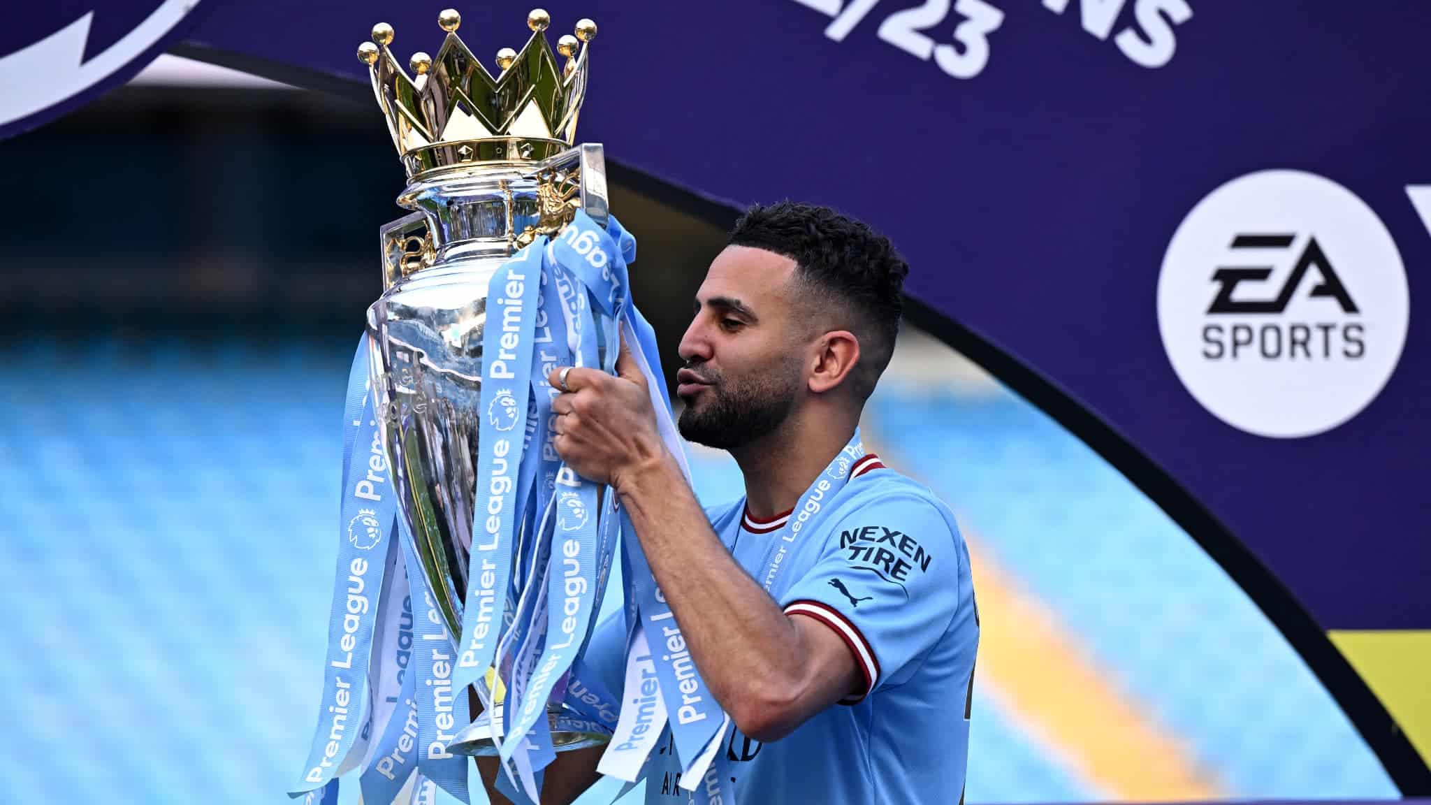 Riyad Mahrez avec le trophee de la Premier League le 21 mai 2023 1681208 1