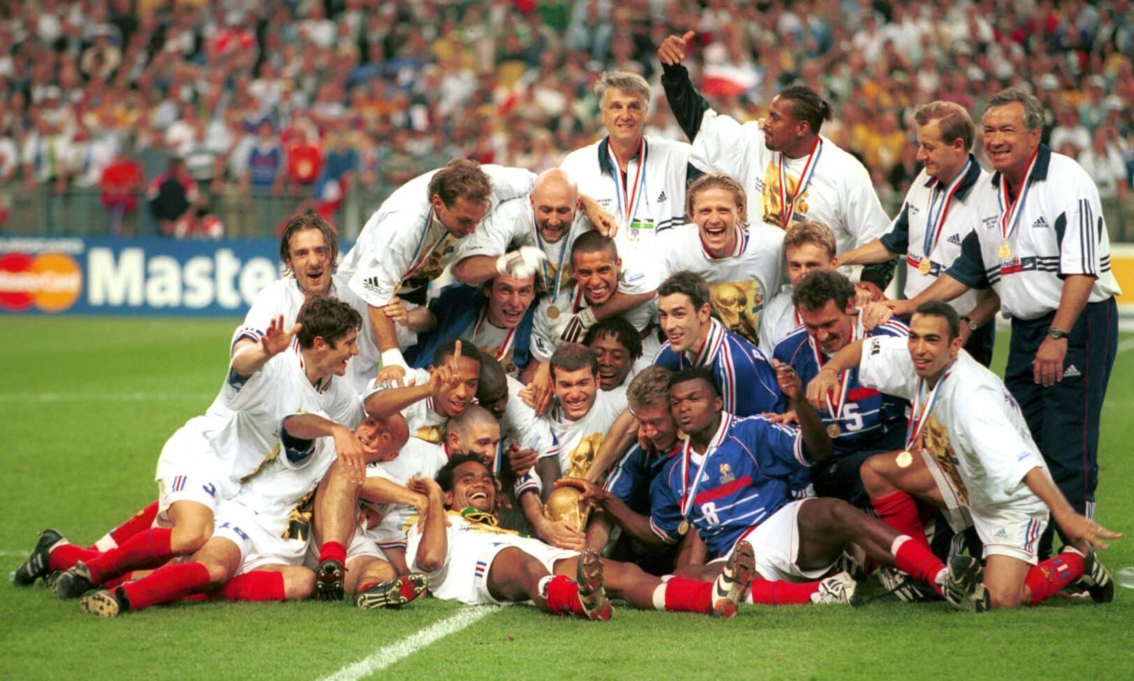Joie Equipe de France - 12.07.1998 - France / Bresil - Finale Coupe du Monde 1998 - Stade de France. Raconté par Youri Djorkaeff 