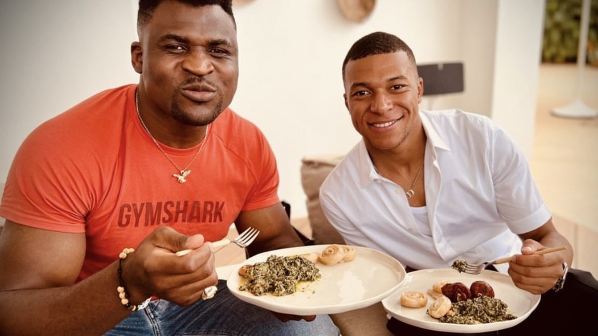 Cameroun : Kylian Mbappé en toute complicité avec Francis Ngannou