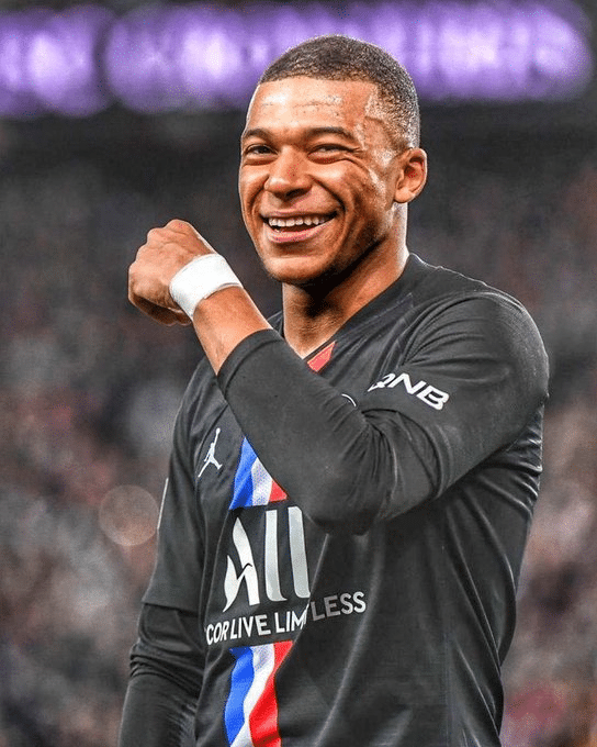 La presse espagnole lâche la bombe: "C'est à cette date que Florentino Perez va signer Mbappé" 2 image 1267