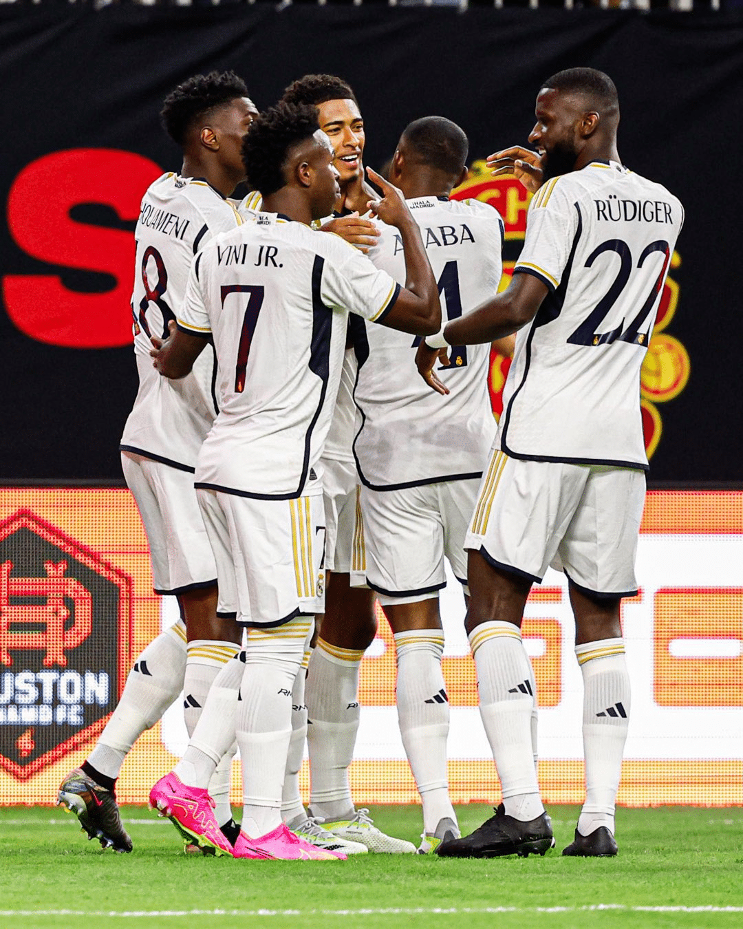 Real Madrid : Premier but face à Manchester United, Bellingham réagit ! 2 image 1296
