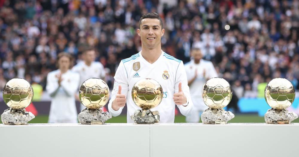 Ronaldo Nazario, CR7… les 6 joueurs qui ont gagné le Ballon d’or en étant très jeunes 2 Voici le classement des plus jeunes Ballons d’or: