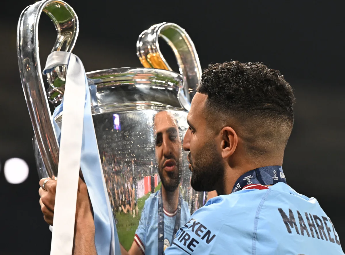 Mahrez avec le trophée de la C1