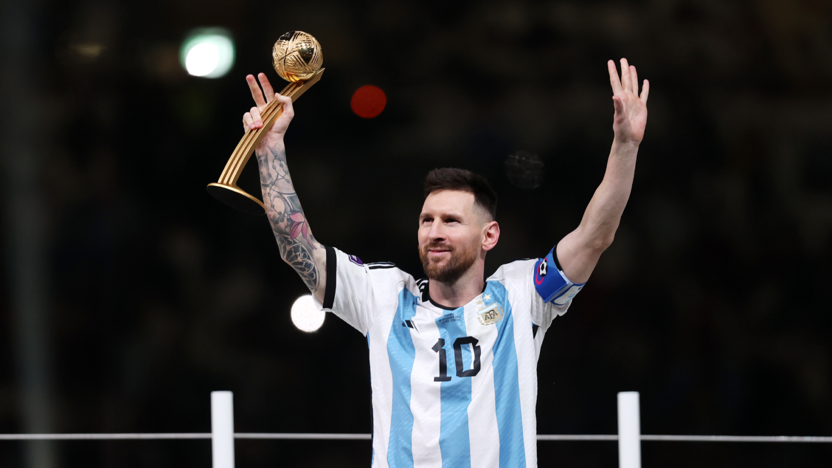 Messi avec le trophée de meilleur joueur de la Coupe du monde 2022