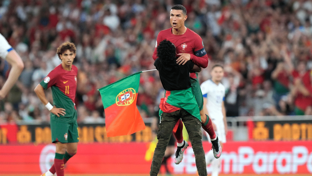 Cristiano Ronaldo avec un fan