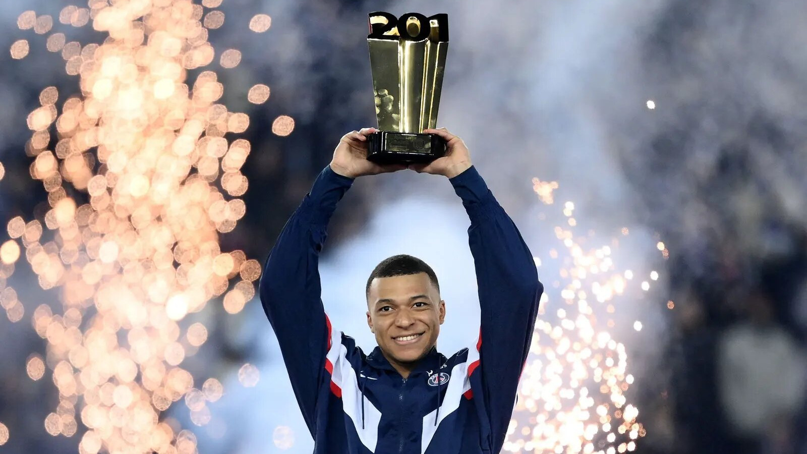 Mbappé célébré au Parc des Princes comme le meilleur buteur de l'histoire du PSG