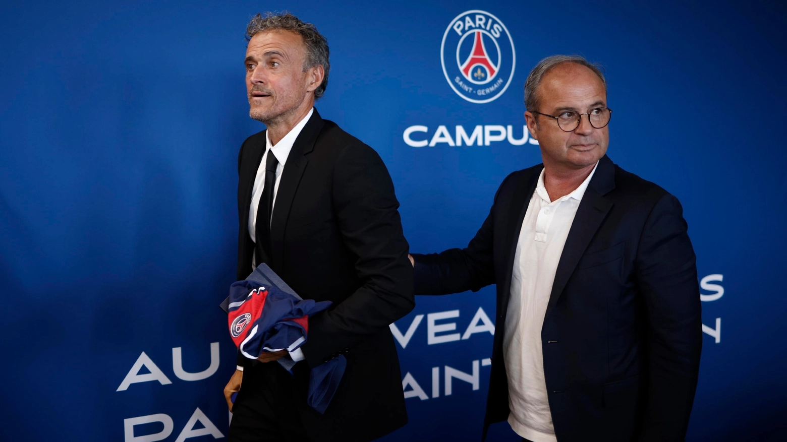 luis enrique insieme al dirigente del psg luis campos