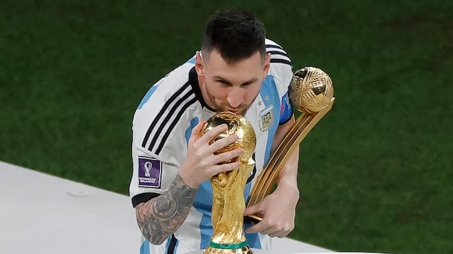 Ronaldinho catégorique, "Ces trois joueurs sont meilleurs que Messi" 4 soccer coupe monde meilleur joueur lionel messi trophees
