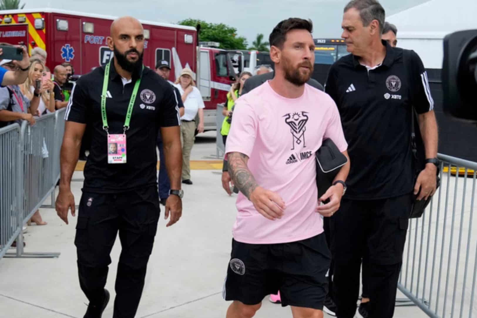 Messi's personal bodyguard, who is Yassine Chueko, the dangerous Thai boxer who is shaking up the web?
