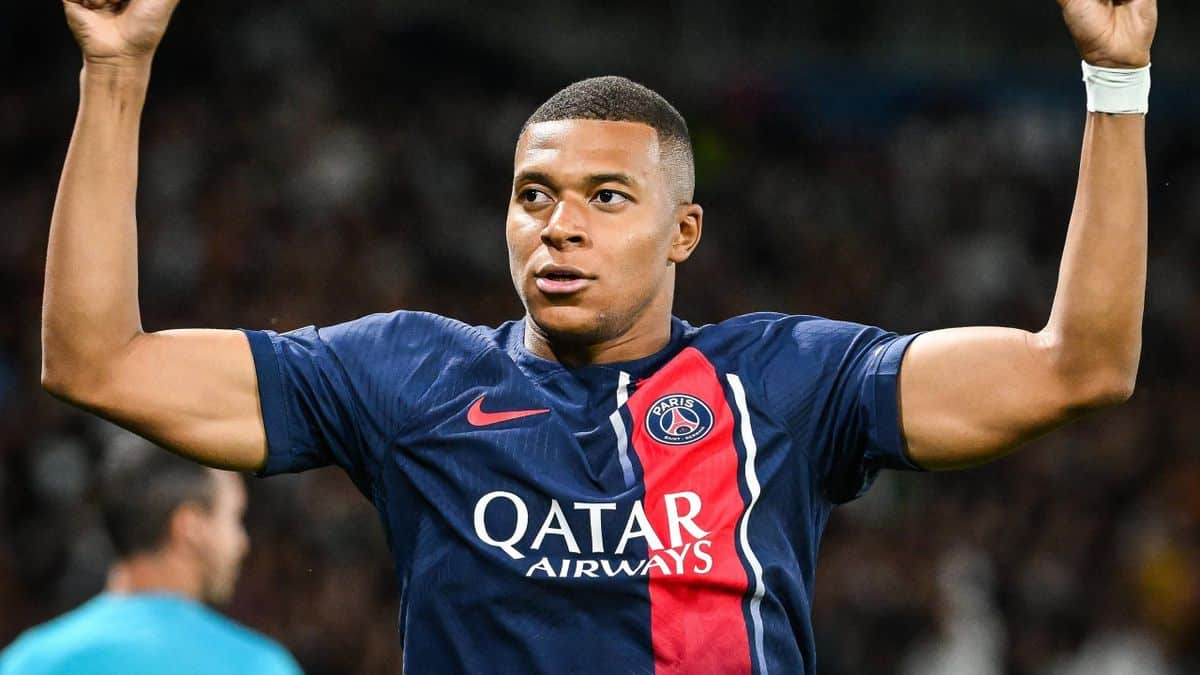 « Il doit prolonger au moins un an et partir à Madrid », un international tricolore conseille Mbappé