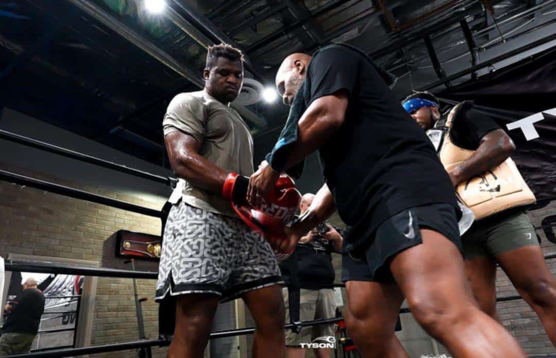 VIDÉO : Francis Ngannou publie son entraînement filmé avec Mike Tyson, c’est sensationnel