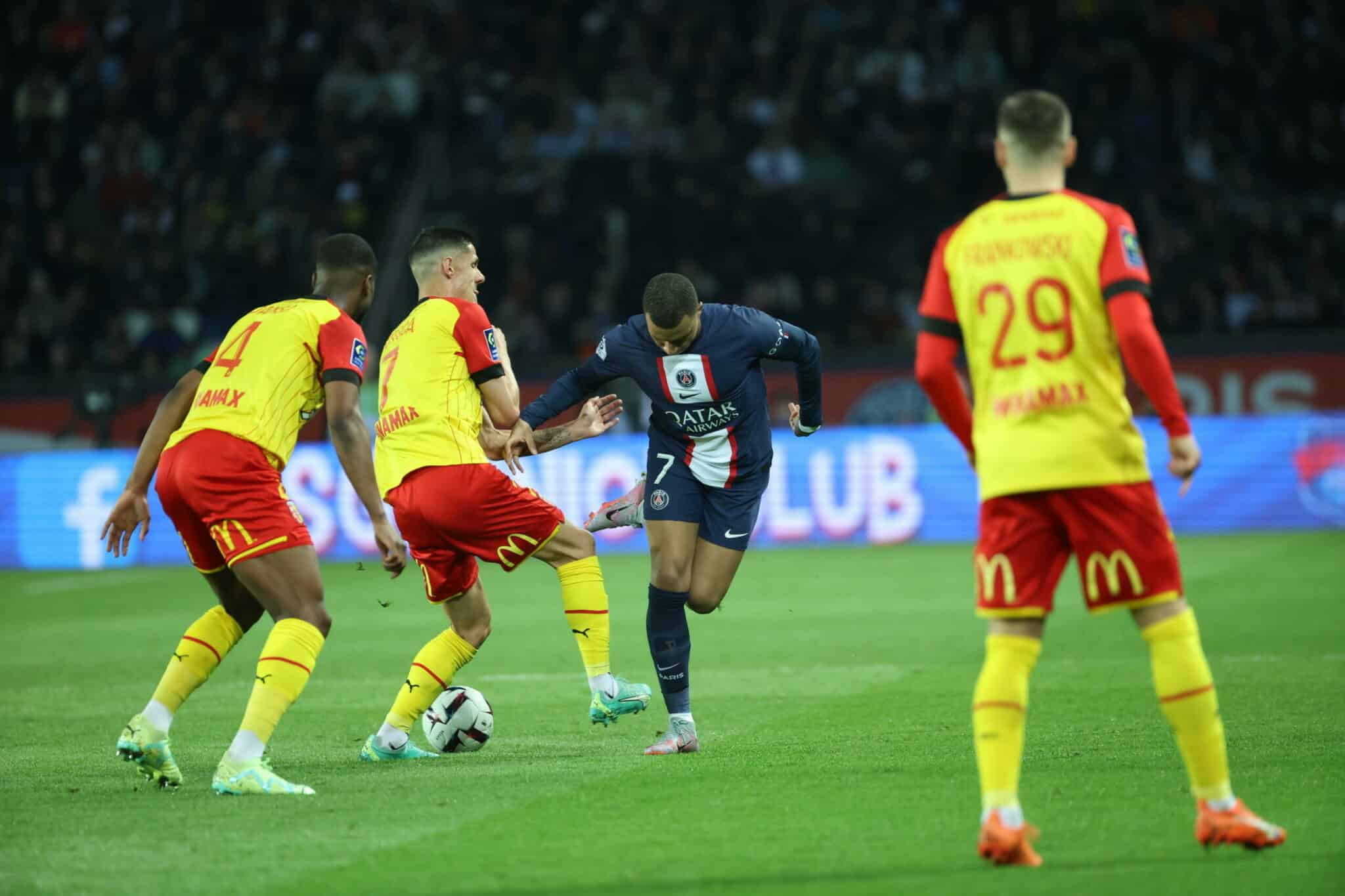  Asensio, Dembélé et Mbappé titulaires, les compositions officielles du choc PSG-Lens