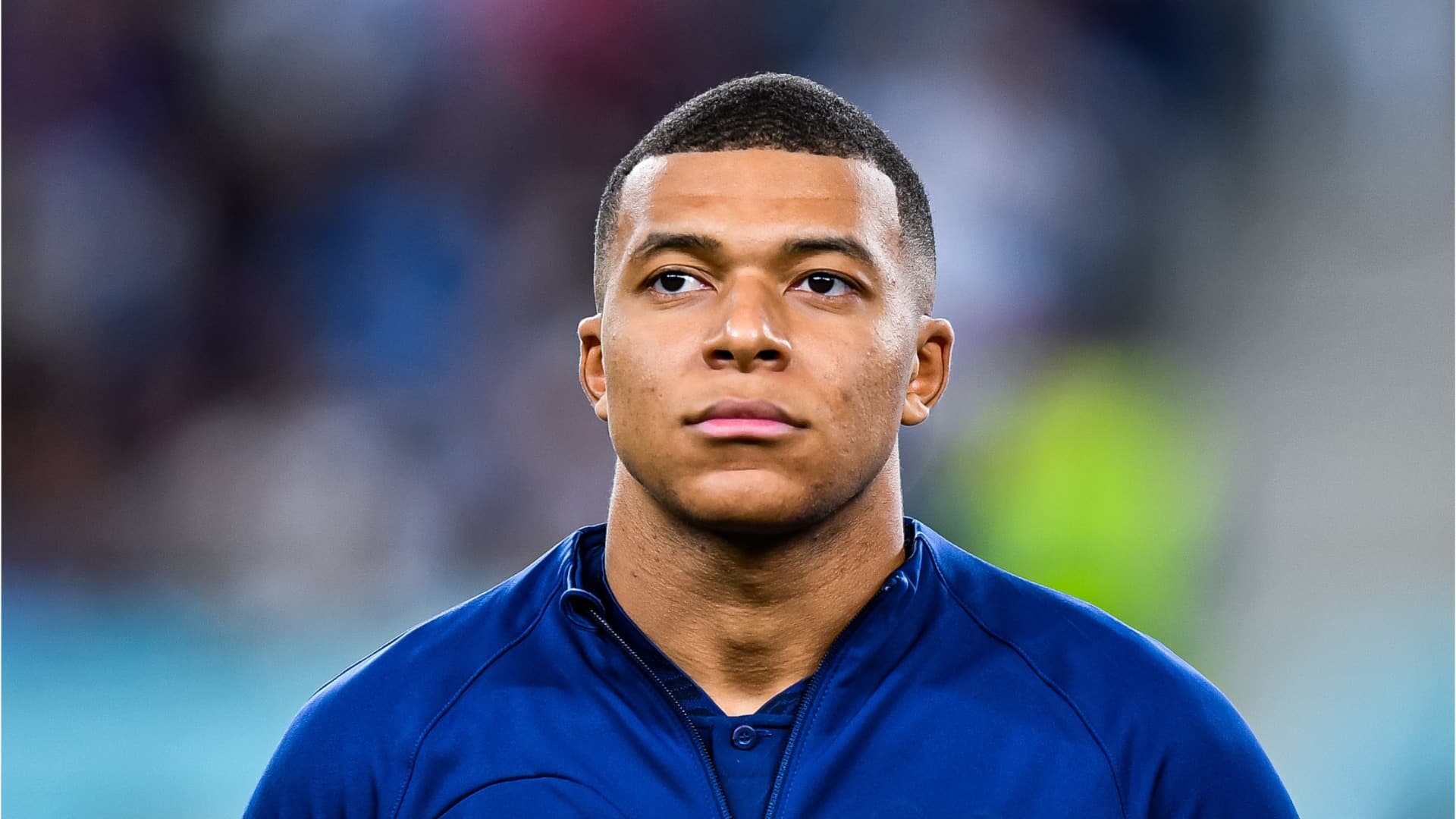 Kylian Mbappe reproduit le geste provocateur dEmiliano Martinez