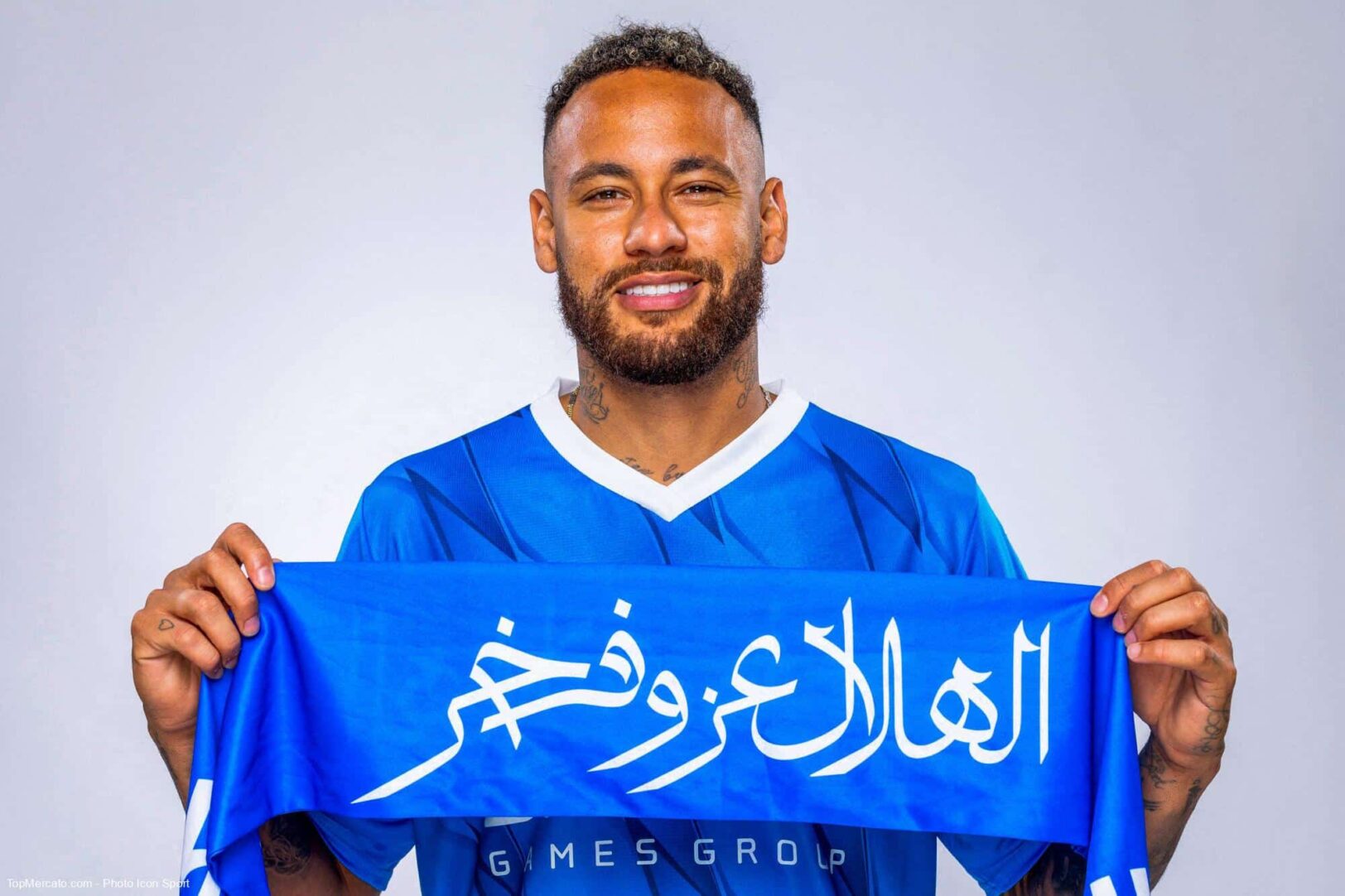 Neymar Al Hilal signature 1