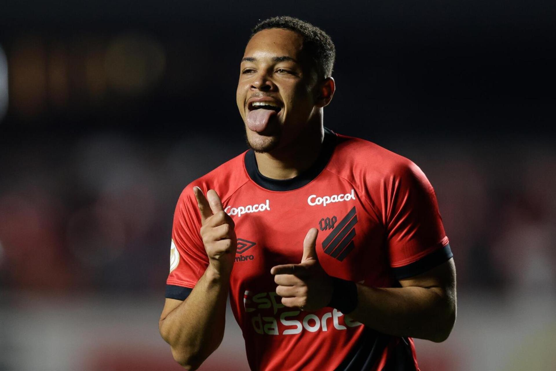 Recruté par le Barça, le but sensationnel de Vitor Roque au Brésil (Vidéo)