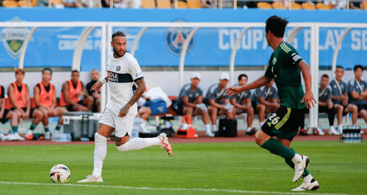 Neymar contre un joueur 