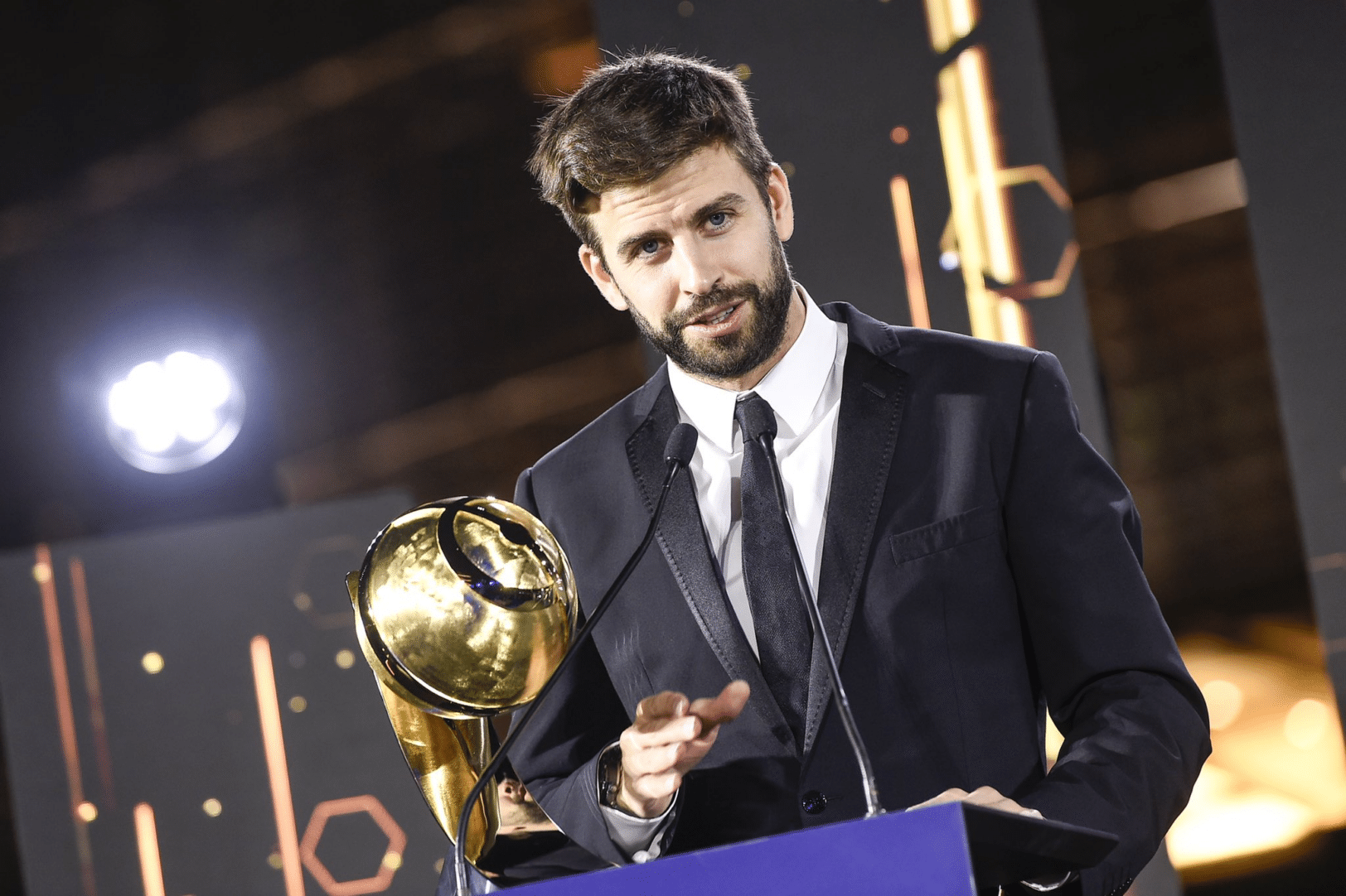 7. Gerard Pique : 35 trophées 