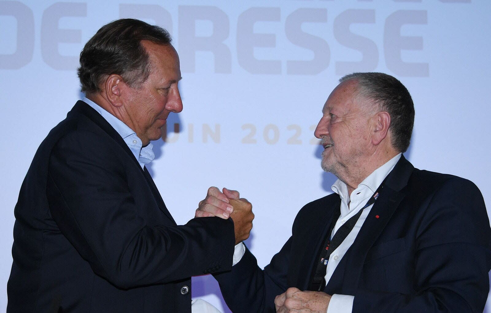 john textor et jean michel aulas le 21 juin lors de la presentation du futur actionnaire majoritaire de l ol photo progres richard mouillaud 1690479963