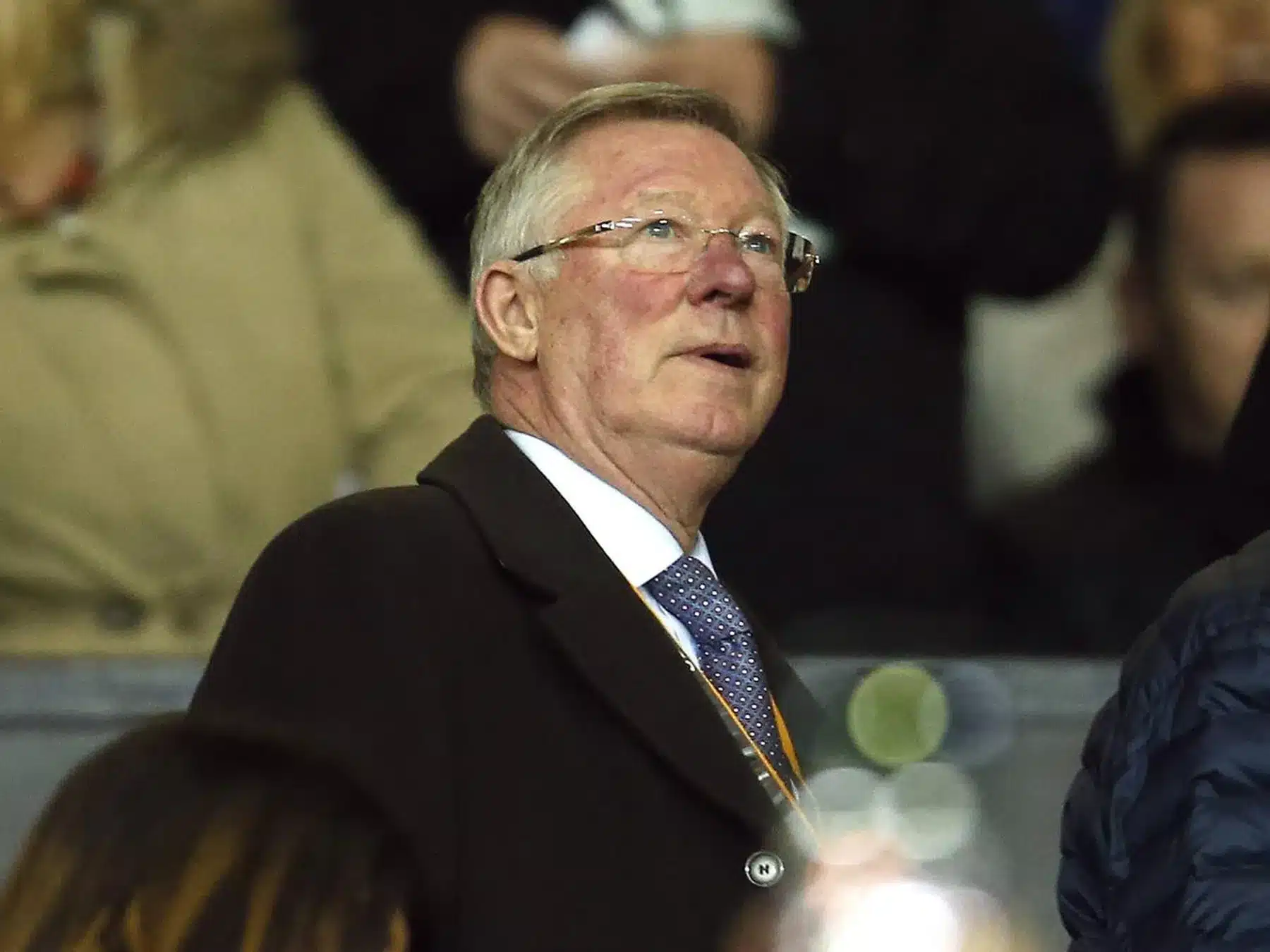 sir alex ferguson war 27 jahre trainer von manchester united seit dem ende seiner trainerkarriere 2013 ist er als gast im stadion so wie hier in der europa league