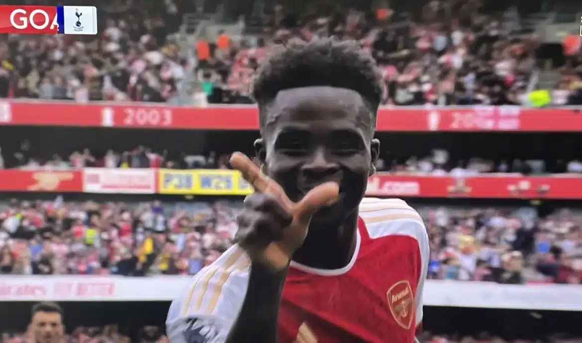 VIDÉO : Bien aidé par Romero, Saka allume la mèche face aux Spurs