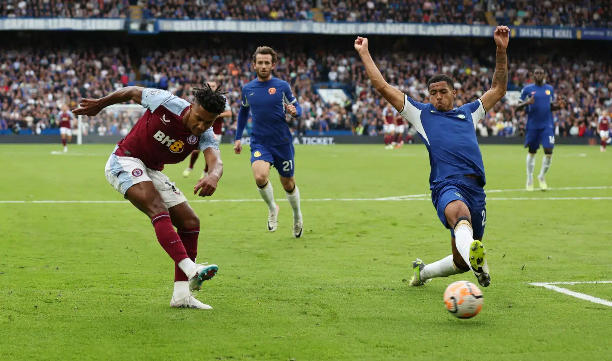 VIDÉO : Ollie Watkins éteint Stamford Bridge avec son premier but de la saison