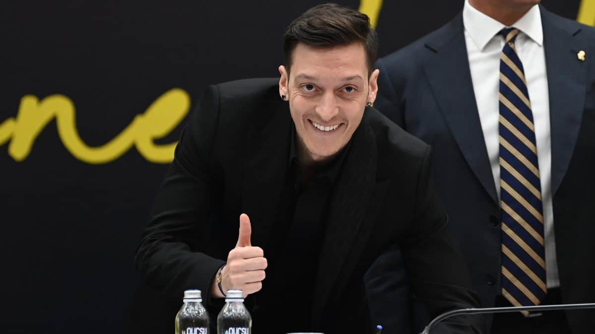 Ligue des Champions 2023-2024 :  Özil dévoile son incroyable onze de rêve sans Vinicius Jr